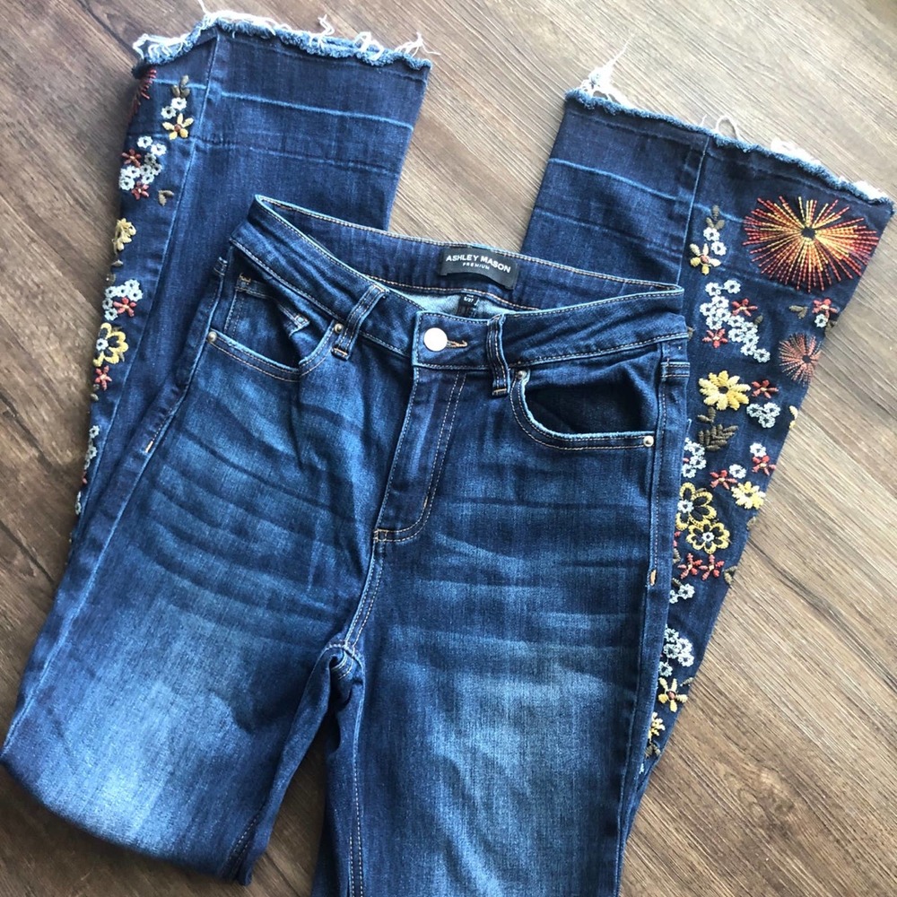 Floral embroidered flare jeans